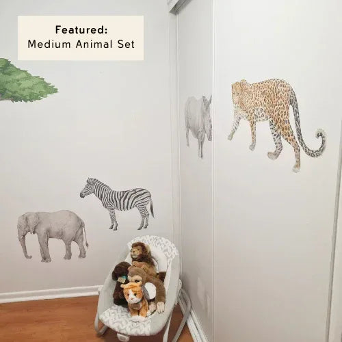 Medium safari animal set with elephants, zebra and a leopard