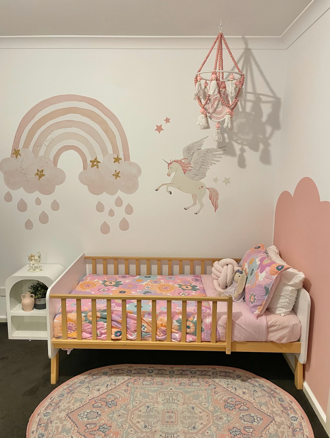 Customer photo of unicorn decals with a rainbow in a girls bedroom